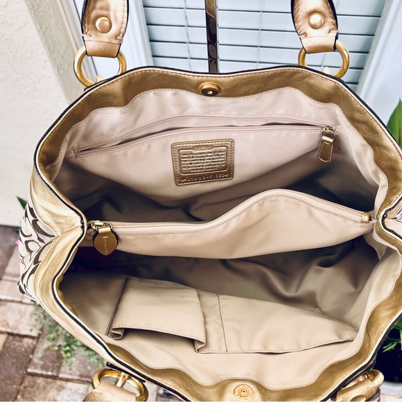 🔥HOST PICK🔥 Coach Signature Canvas Tan and Gold Satchel - Picture 6 of 9